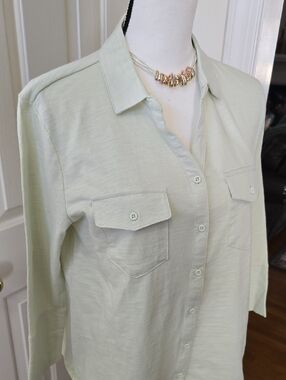 GLORIA VANDERBILT BRAND WOMEN'S LIGHT MINT GREEN FRONT BUTTON SHIRT SIZE MEDIUM